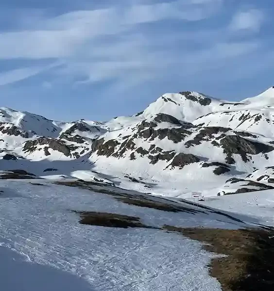 21-beautiful-snowy-places-to-travel-for-winter-magic